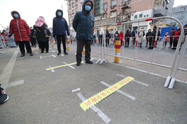 12月29日，钟南山在接受央视采访时表示，冬季国内不会大规模暴发疫情