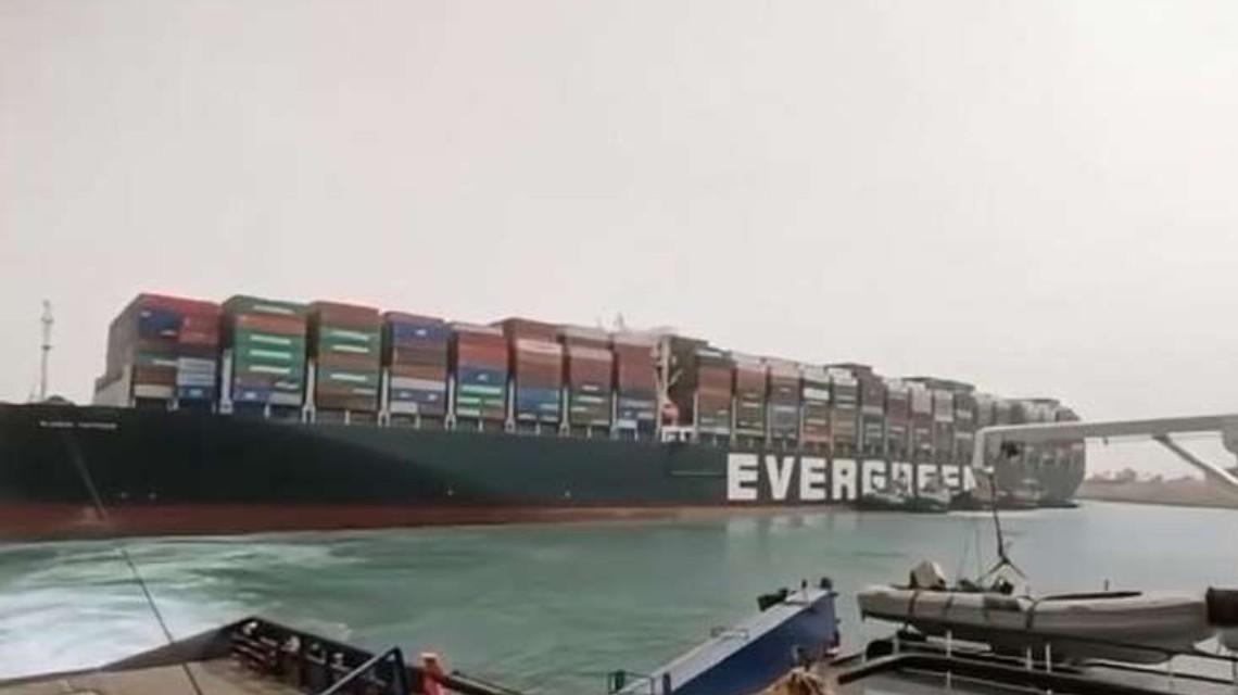 凤鸣电缆：苏伊士运河暂停航线 搁浅货船救援或需几周